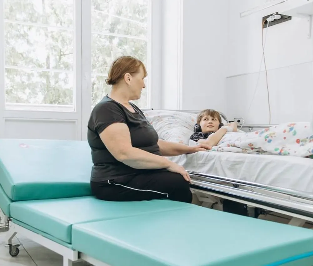 Розкладні ліжка для батьків у дитячій лікарні Львівщини